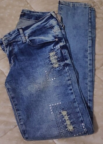 Taşlı kot pantolon