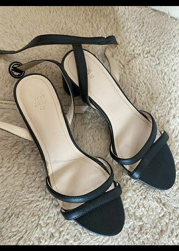 40 Beden siyah Renk Siyah Modern Klasik Tokalı Stiletto