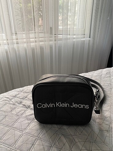 CALVİN KLEİN ÇANTA