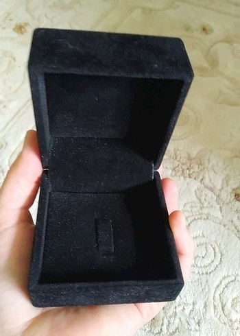 Siyah Kadife Yüzük Kutusu