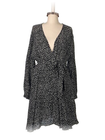 Zara Kısa Elbise %70 İndirimli.