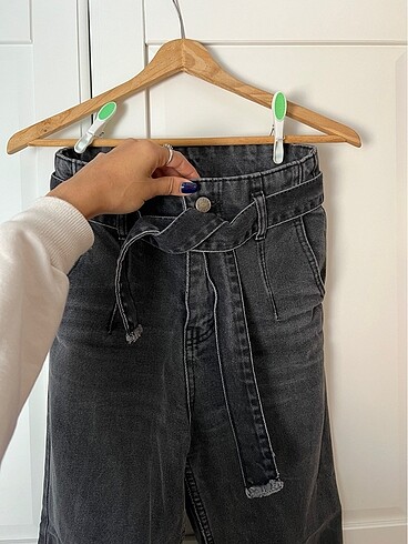 Kot Kuşaklı Siyah Jean