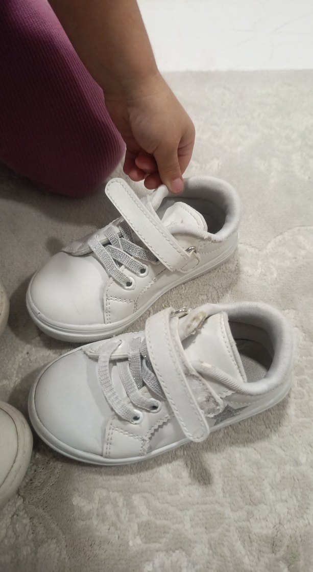 Kız Çocuk Beyaz Cırtcırtlı Spor Ayakkabı - Görsel 3