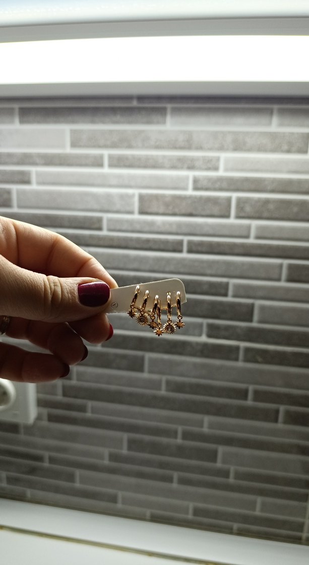 Altın Renkli Mini Kemerli Yılan Desenli Küpeler - Görsel 5