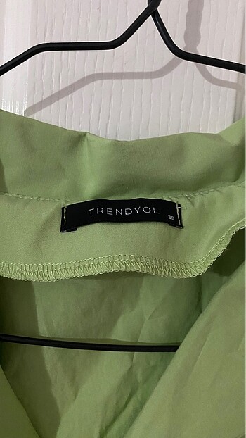 38 Beden yeşil Renk Trendyol crop gömlek