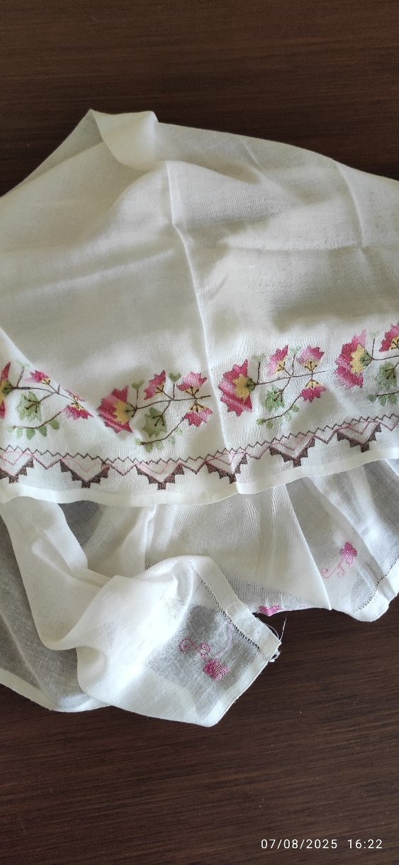 Nakışlı Beyaz namaz baş Örtüsü - Görsel 4