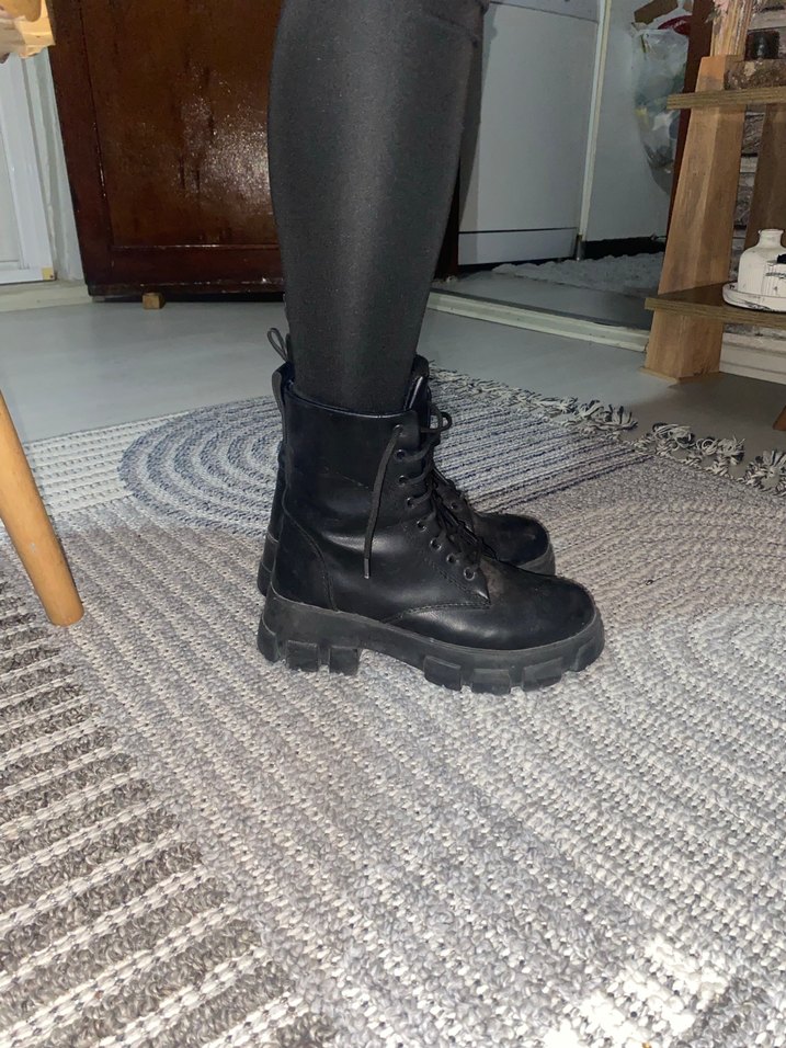 Siyah Deri Tokalı Punk Bot - Görsel 2