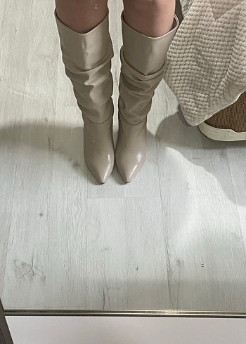 Bej Dizüstü Topuklu Çizme - Görsel 2