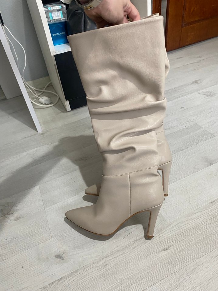 Bej Dizüstü Topuklu Çizme - Görsel 3