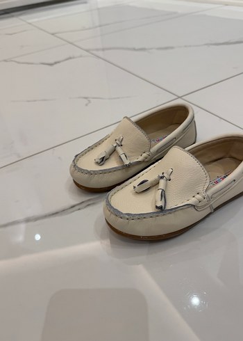 29 numara Beyaz Erkek Çocuk Püsküllü Özel Ayakkabı - Görsel 2