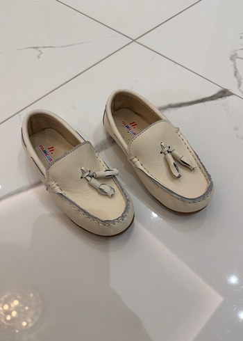 29 numara Beyaz Erkek Çocuk Püsküllü Özel Ayakkabı - Görsel 3