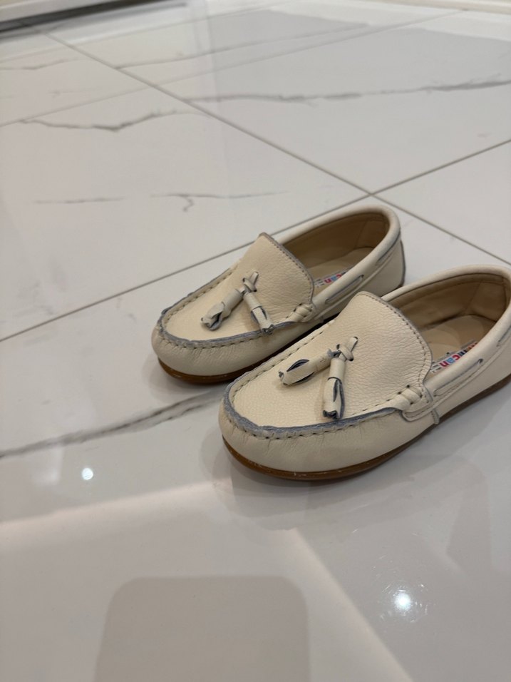 29 numara Beyaz Erkek Çocuk Püsküllü Özel Ayakkabı - Görsel 2