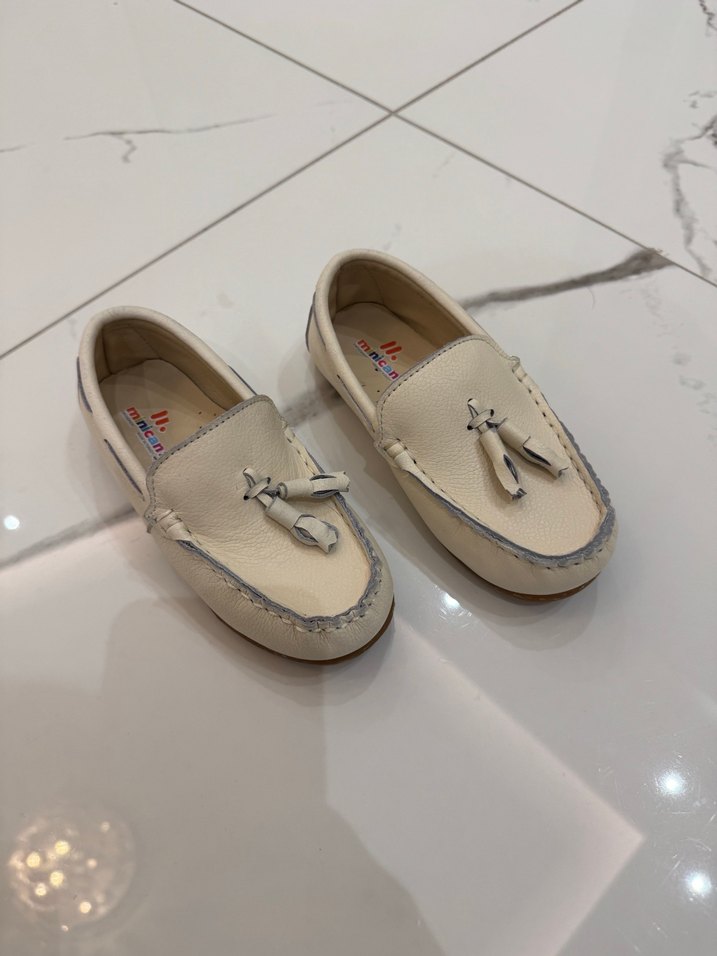 29 numara Beyaz Erkek Çocuk Püsküllü Özel Ayakkabı - Görsel 3