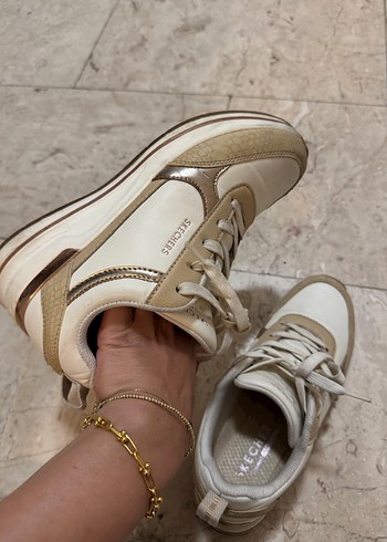36,5 Beden beyaz Renk 36,5 numara. Skechers Beyaz Bağcıklı Dolgu Topuk Spor Ayakkabı