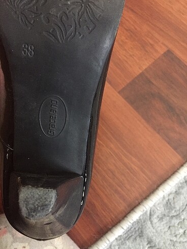 38 Beden Parlak siyah kısa topuklu ayakkabı