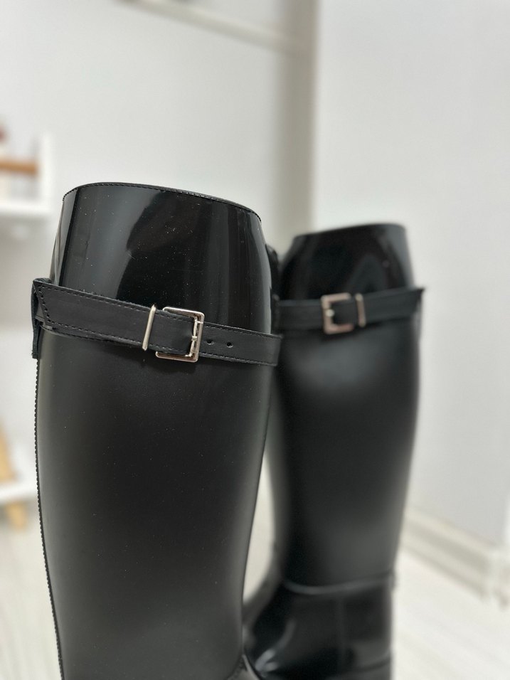 Siyah Tokalı Kadın Diz Boyu Çizme - Görsel 2