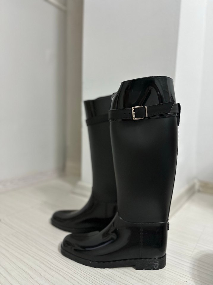 Siyah Tokalı Kadın Diz Boyu Çizme - Görsel 5