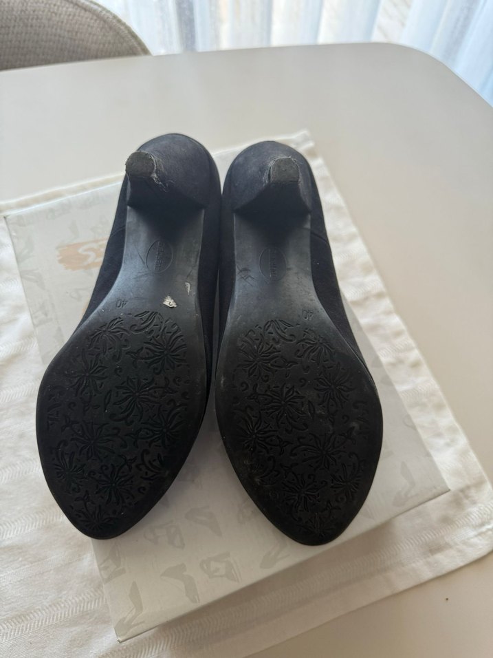 Siyah Dolgu Topuklu Klasik Kadın Ayakkabısı - Görsel 3