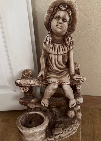 English Home Bej ve Gri Kız Figürlü Dekoratif Biblo