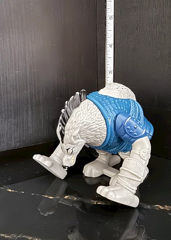 Gri ve Mavi Renkli Aksiyon Figürü - Görsel 2