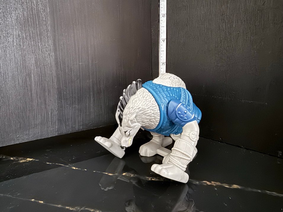 Gri ve Mavi Renkli Aksiyon Figürü - Görsel 2