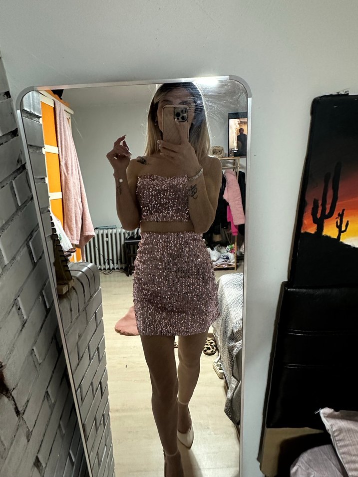 Pul Detaylı Pembe Mini Straplez Elbise - Görsel 4