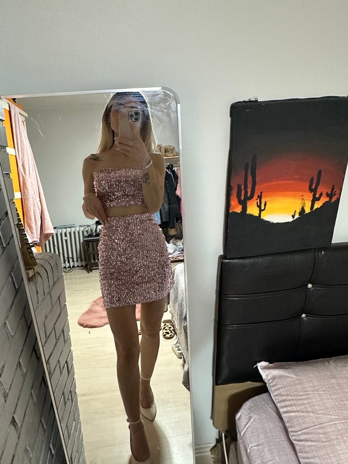 Pul Detaylı Pembe Mini Straplez Elbise - Görsel 3