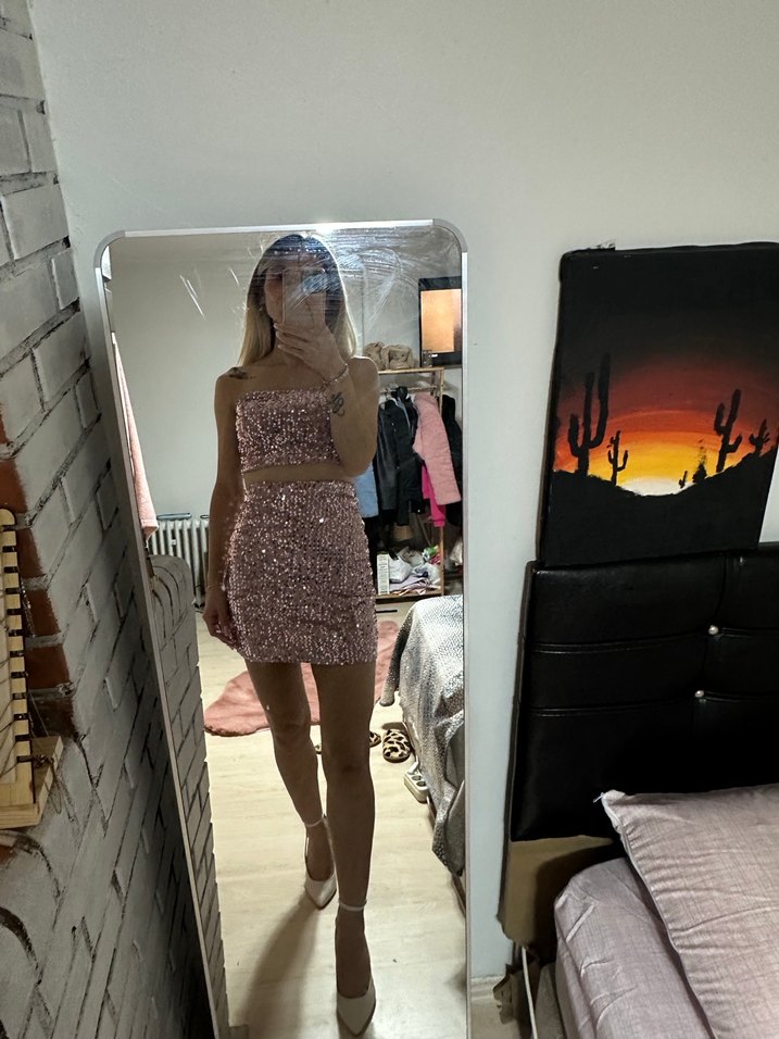 Pul Detaylı Pembe Mini Straplez Elbise - Görsel 2