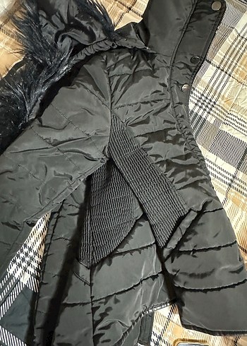 Siyah Kürklü Kadın Kışlık Mont - Görsel 2