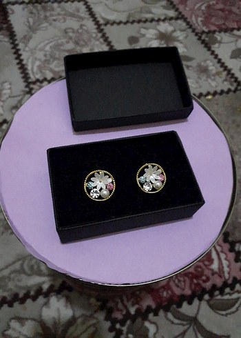 Altın Renkli Mini Payetli Vintage Küpe