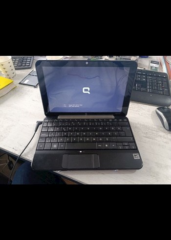 Siyah Compaq Dizüstü Bilgisayar