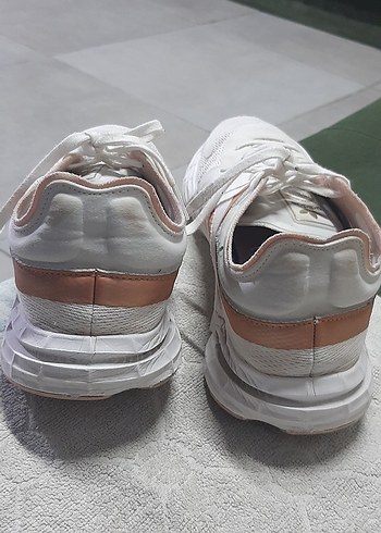 Adidas Beyaz Bağcıklı Stiletto Topuklu Spor Ayakkabı