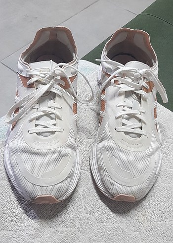 Beyaz Bağcıklı Stiletto Topuklu Spor Ayakkabı