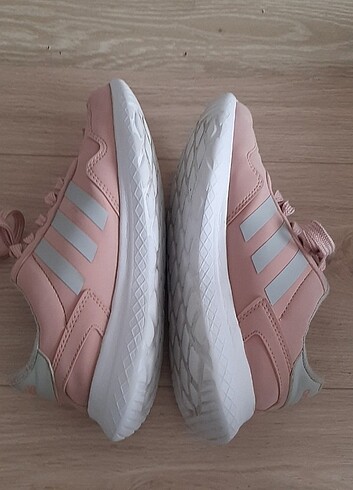 Adidas ORJİNAL ADİDAS MARKA 37 NUMARA SPOR AYAKKABI
