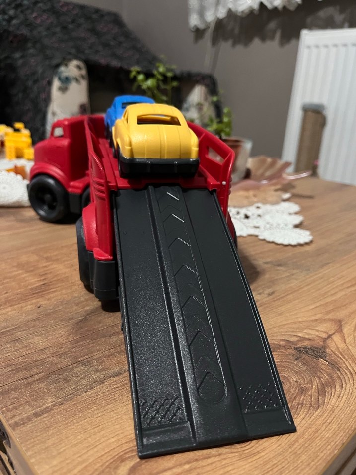 Renkli Oyuncak Kamyon ve Arabalar taşıyıcı tır - Görsel 3