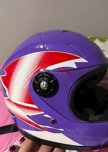 Mor Baskılı Çocuk Motor Kaskı - Görsel 6