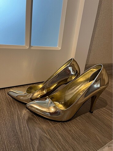 40 Beden Parlak dore rugan stiletto