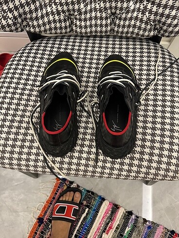 43 Beden Guiseppe zanotti Beymenden alındı 43 numara