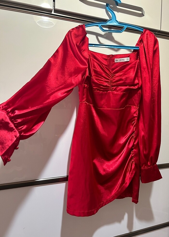 Kırmızı elbise - Görsel 2