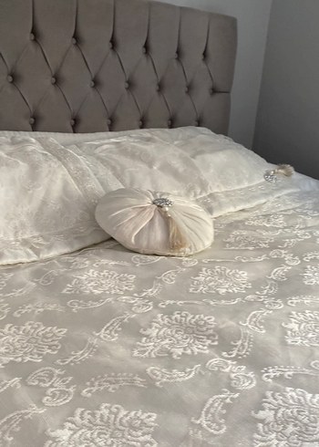 İşlemeli Beyaz Yatak Örtüsü - Görsel 9