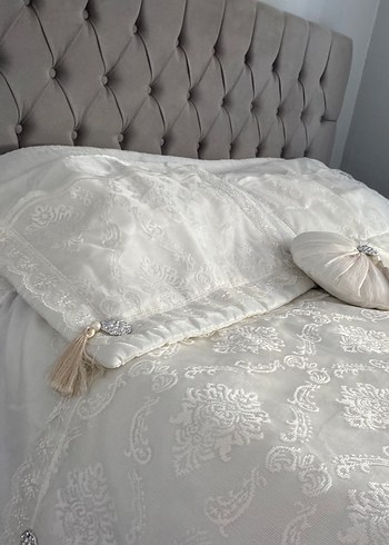 İşlemeli Beyaz Yatak Örtüsü - Görsel 8