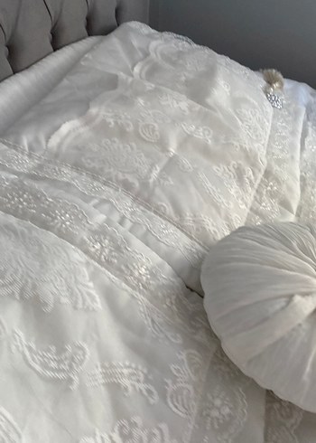 İşlemeli Beyaz Yatak Örtüsü - Görsel 11