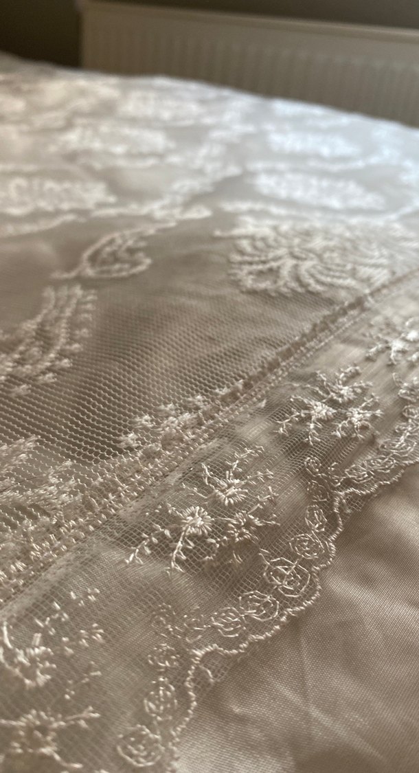 İşlemeli Beyaz Yatak Örtüsü - Görsel 4