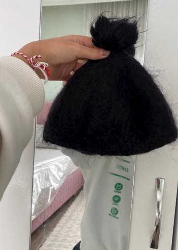 Kadın Siyah Ponponlu Örgü Bere yan takılan - Görsel 3