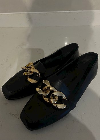 Altın Zincir Detaylı Kadın Klasik Loafer