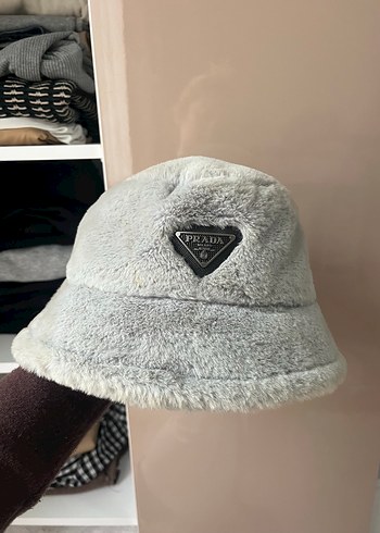 Prada Gri Peluş Detaylı Kadın Şapka