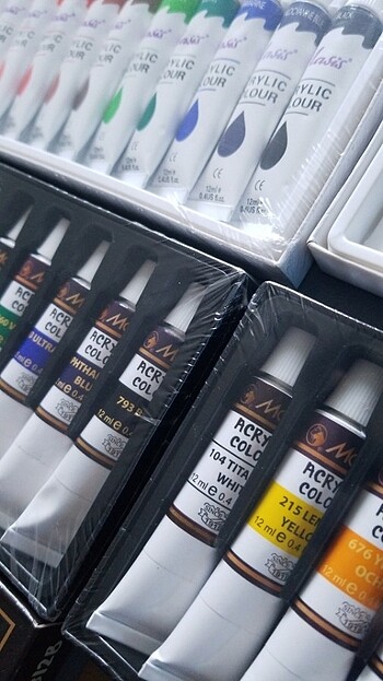 Beden 4 kutu x 12x12ml akrilik tüp boya