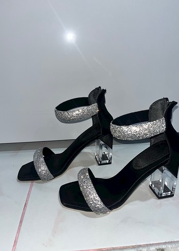Parlak Siyah Yılan Desenli Blok Topuklu Kadın Ayakkabı - Görsel 2