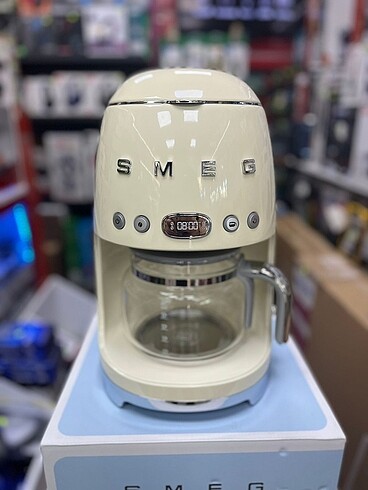 Smeg krem rengi kahve makinası