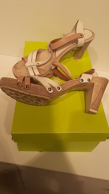 37 Beden Greyder topuklu sandalet